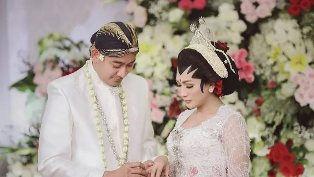 Ungkap Sosok Sang Suami, Ini 6 Potret Detail Pernikahan Tata Janeeta