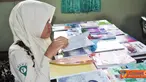 Citizen6, Tulungagung: Seorang siswi sedang melihat beberapa buku ciptaan para siswa MAN 2 Tulungagung. (Pengirim: Muhibuddin)