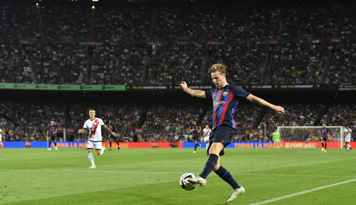 Frankie De Jong yang dimainkan di menit ke-60 tidak mampu membawa Barcelona menang di laga perdana mereka. (AFP/Pau Barrena)