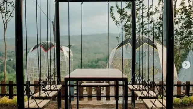 Jungle Cafe di Mojokerto yang dikelilingi oleh tiga gunung