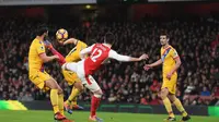 Tendangan kalajengking striker Arsenal Oliver Giroud (Mirror)