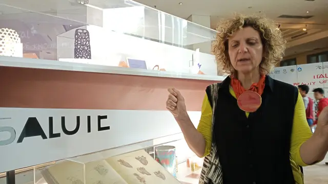 Carla sang kurator pameran Italy: The Beauty of Knowledge yang berlangsung dari 6-31 Maret 2019 di Museum Nasional Jakarta. (Foto: Benedikta Desideria)