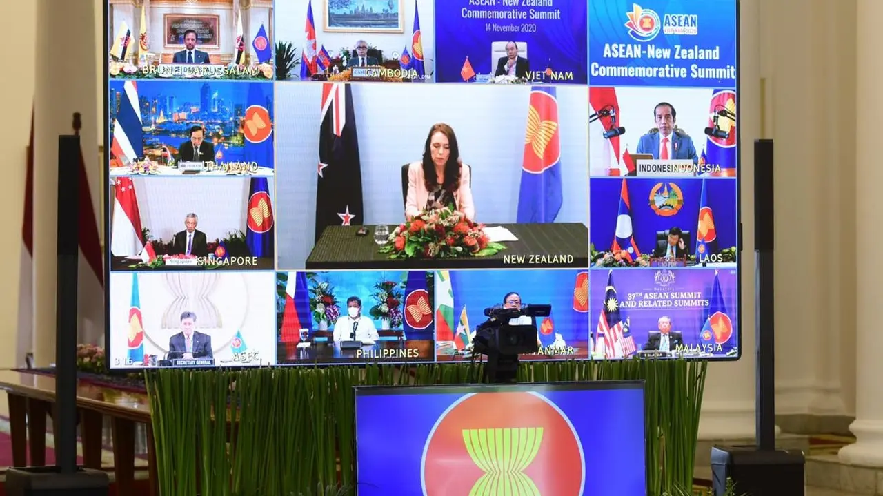 Presiden Joko Widodo atau Jokowi menghadiri rangkaian KTT ke-37 ASEAN, Sabtu (14/11/2020) secara virtual dari Istana Kepresidenan Bogor Jawa Barat.