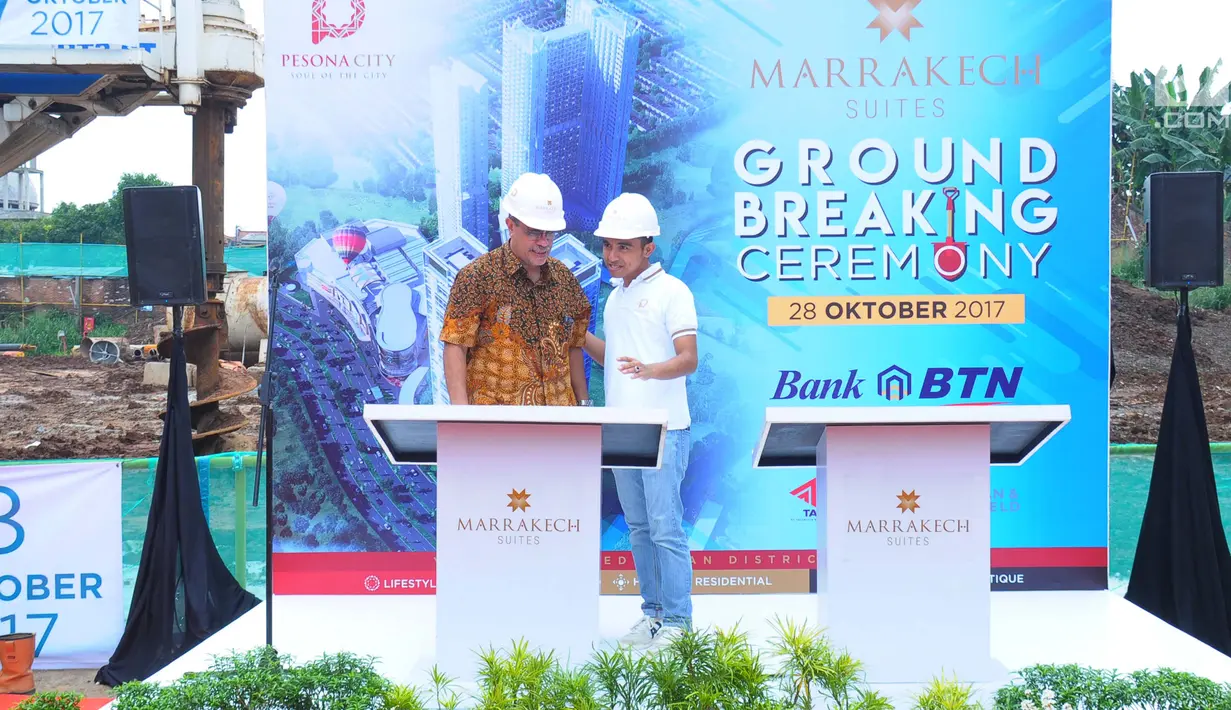 Direktur Utama PT. Menara Depok Asri (MDA) Alwi Bagir Mulachela (kiri) berbincang disela groundbreaking apartemen Marrakech Suites di Depok, Jawa Barat, Sabtu (28/10). Apartemen setinggi 37 lantai ini telah terjual sebanyak 753 unit. (Liputan6.com)