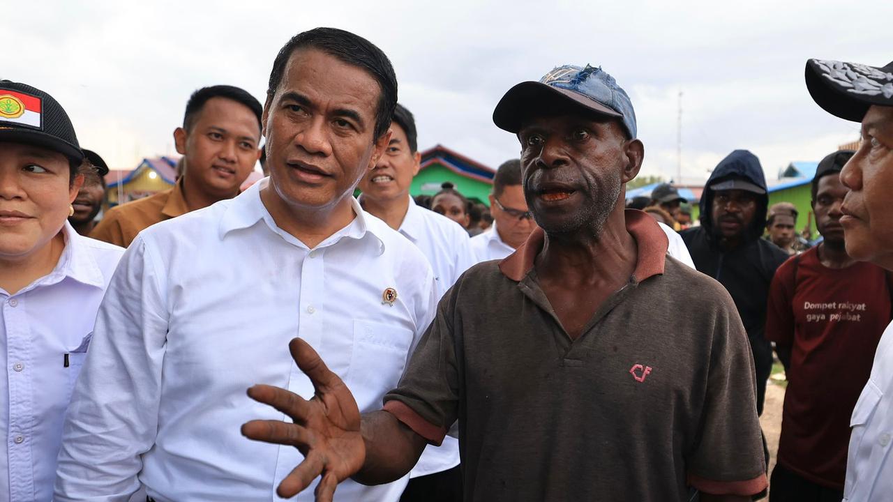 Menteri Pertanian Amran Salurkan Bantuan Benih dan Dorong Pertumbuhan Ekonomi Masyarakat di Kampung Wanam