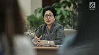 Menteri Kesehatan Nila Moeloek memberi keterangan saat menggelar konpers di gedung Kemenkes, Jakarta, Senin (7/1). Dari 2.218 rumah sakit, baru sebanyak 1.759 rumah sakit yang sudah melakukan akreditasi. (Merdeka.com/Iqbal S. Nugroho)