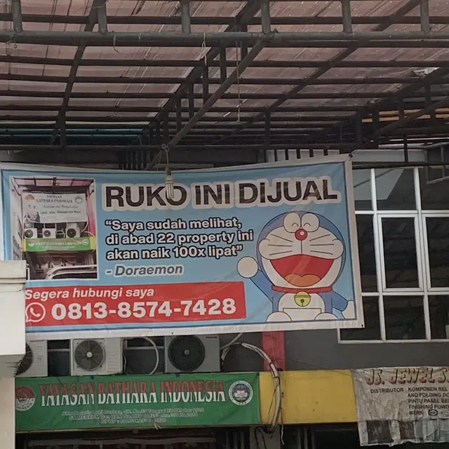 6 Tulisan Spanduk Penjualan dengan Alasan Tak Jelas Ini Bikin Geregetan