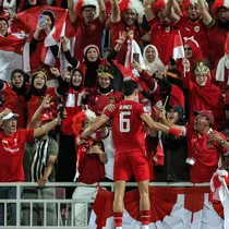 Selebrasi pemain Timnas Indonesia U-23, Ivar Jenner dengan menghampiri para suporter setelah mencetak gol ke gawang Irak U-23 pada laga perebutan tempat ketiga Piala Asia U-23 2024 di Abdullah bin Khalifa Stadium, Doha, Qatar, Kamis (2/5/2024). (AFP/Karim Jaafar)