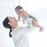 Ilustrasi ibu dan anak/copyright shutterstock/paulaphoto