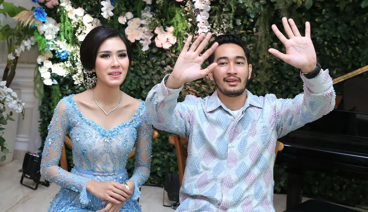Pemeran dan presenter itu tampil cantik dengan dandan yang memukau. Kecantikan adik presenter dan pemeran itu membuat Jeje mengaku pangling. Bahkan, makin tidak sabar lagi untuk segera menikahinya. (Adrian Putra/Bintang.com)