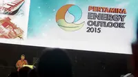 Widhyawan Prawiraatmadja menjelaskan presentasinya pada Pertamina Energy Outlook 2015 di Ballroom 3 Pacific Place, Jakarta, Rabu (3/12/2014). (Liputan6.com/Faizal Fanani)