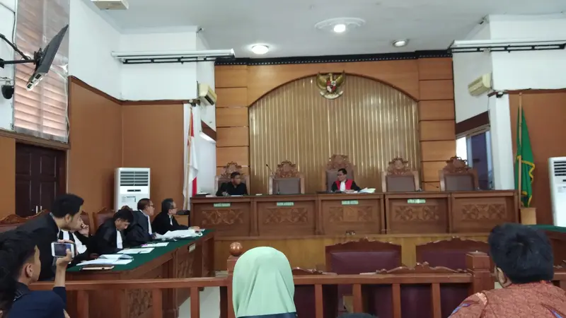 Sidang praperadilan Romahurmuziy dengan Komisi Pemberantasan Korupsi (KPK) ditunda. Sidang digelar di Pengadilan Jakarta Selatan, Senin (22/4/2019).