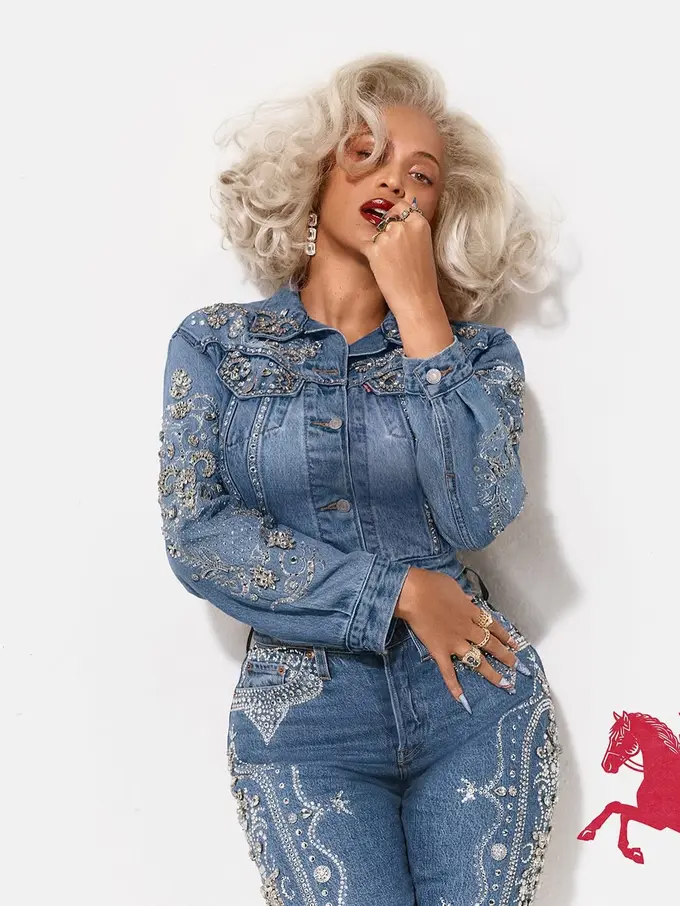 Elegansi Denim Beyonce dengan Taburan Kristal di Kampanye Terbaru Levi's