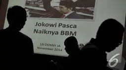 Lingkaran Survei Indonesia menggelar konferensi pers terkait pamor Jokowi usai kenaikan harga BBM, Jakarta, Jumat (21/11/2014). (Liputan6.com/Johan Tallo)