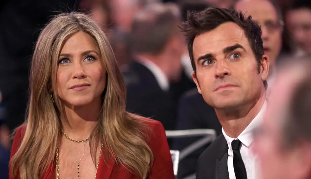 Jennifer Aniston dan Justin Theroux menghadiri  acara Critics' Choice Movie Awards ke-20 di California pada 15 Januari 2015. Pasangan yang bertunangan sejak 2012 lalu itu telah resmi menikah pada Rabu (5/8) secara diam-diam.(Christopher Polk/Getty Images)