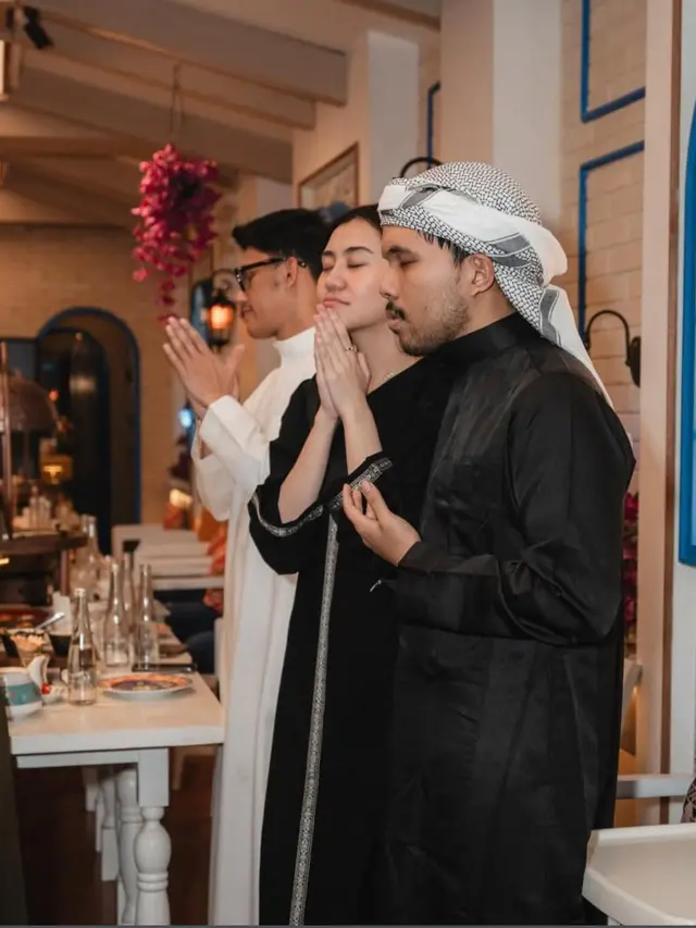 Aaliyah Massaid saat bukber pakai kaftan. [@thariqhalilintar]