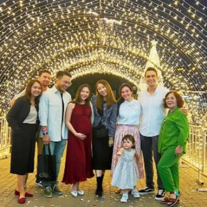 Potret kebersamaan Asmirandah bersama keluarga, sumber Instagram: asmirandah89