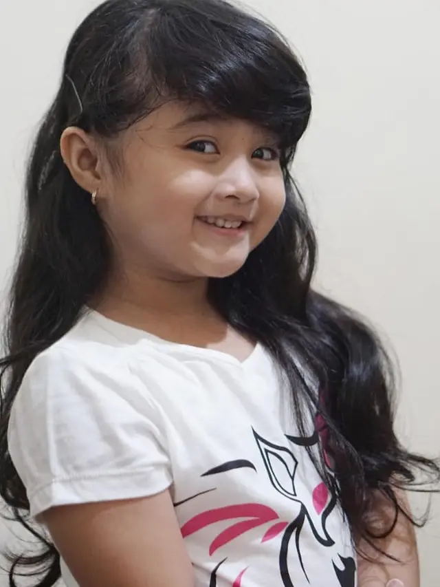 Kerap Muncul di FTV Suara Hati Istri, Ini 6 Potret Artis Cilik Naqueenza Vevila Arissa