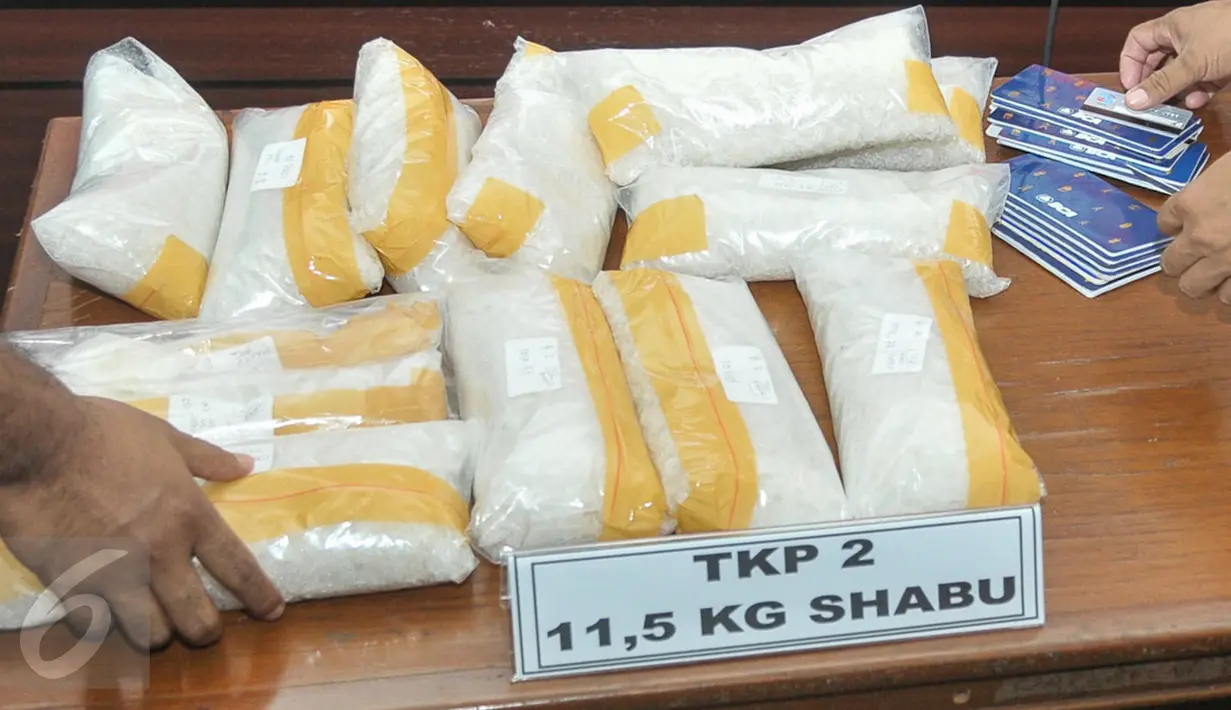 Ditres Narkoba Polda Metro Jaya berhasil ungkap peredaran 13,5kg sabu, 2kg Ketamin dan mengamankan 6 tersangka, Jakarta, Senin (6/3). (Liputan6.com/Yoppy Renato)