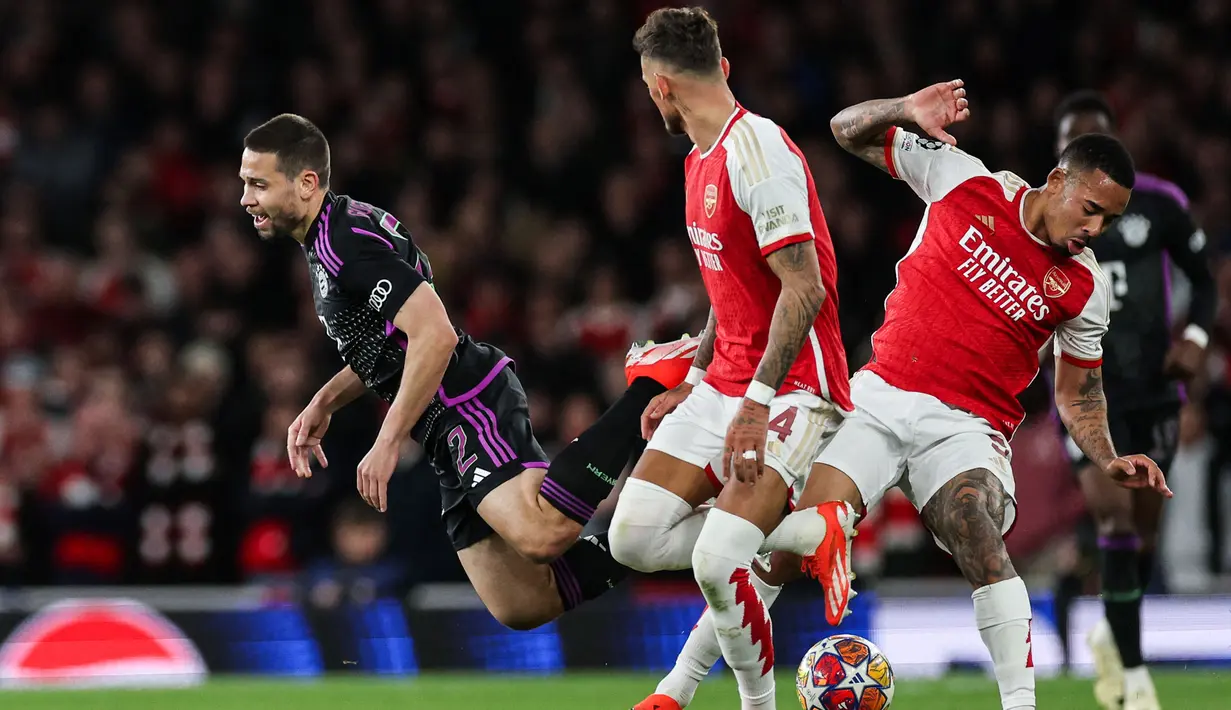 Gol Leandro Trossard pada menit ke-76 menyelamatkan Arsenal dari kekalahan melawan Bayern Munich di Emirates Stadium. (Adrian DENNIS/AFP)
