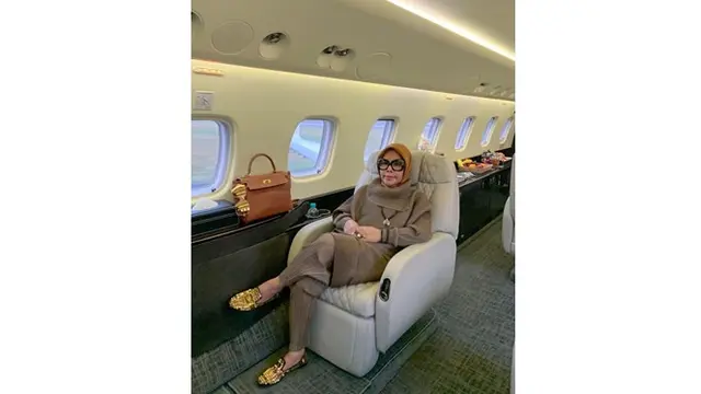 Beda Gaya 6 Ibu Seleb Tampil Glamor, Selalu Kekinian