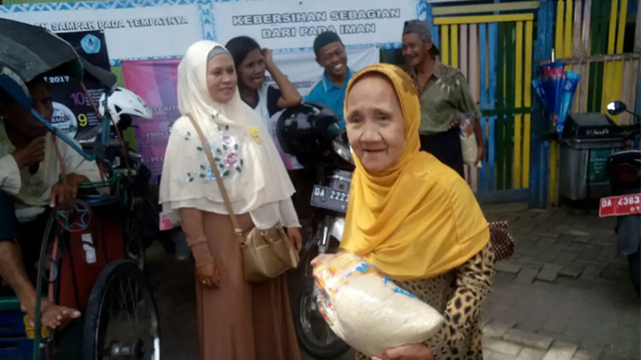 Sembako untuk 120 Warga Tepi Sungai Barito