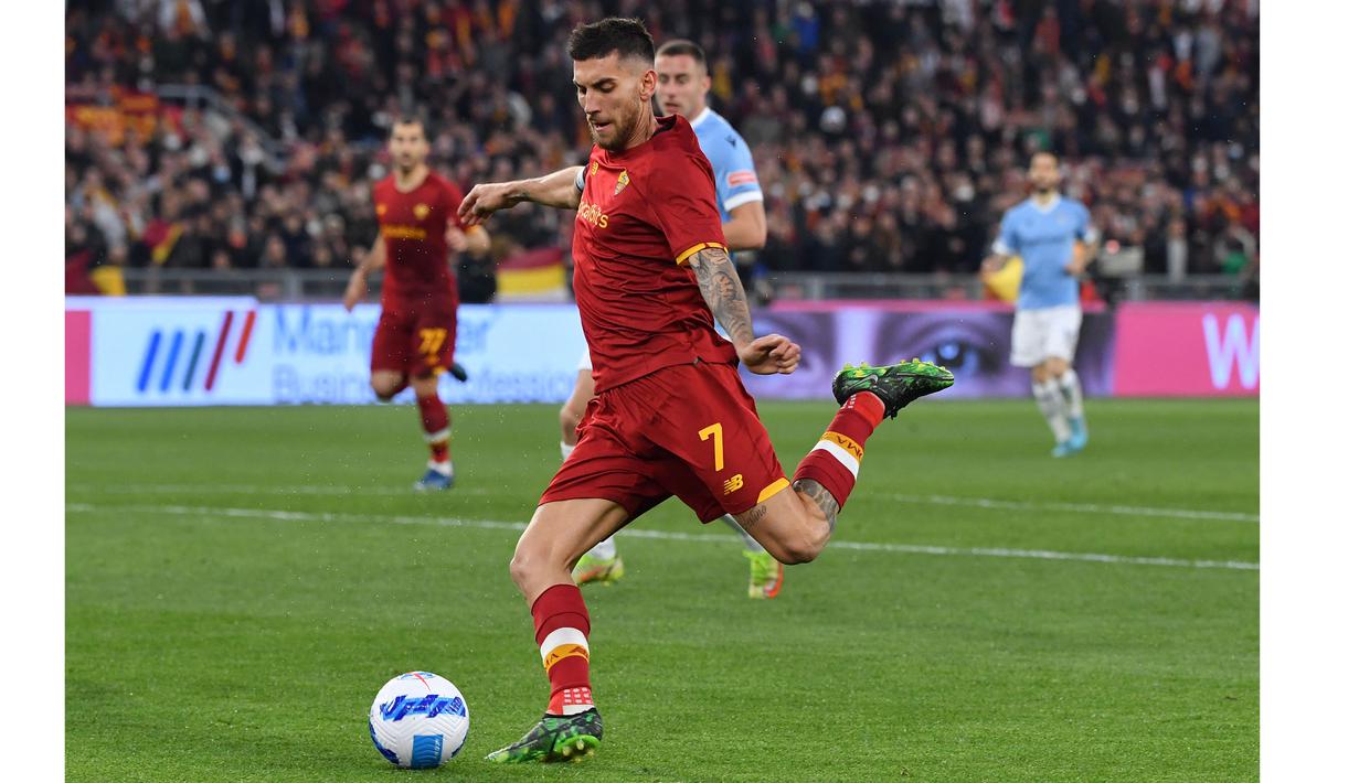Pellegrini mencetak satu gol di laga ini. Meski hanya satu gol, kontribusi Pellegrini lebih dari itu. Winger Italia ini bergerak sangat baik di sisi kanan serangan Roma. (AFP/Tiziana Fabi)