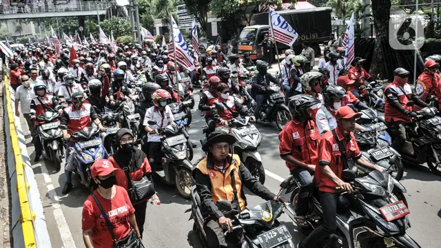 Aksi Konvoi Buruh Tolak UU Cipta Kerja