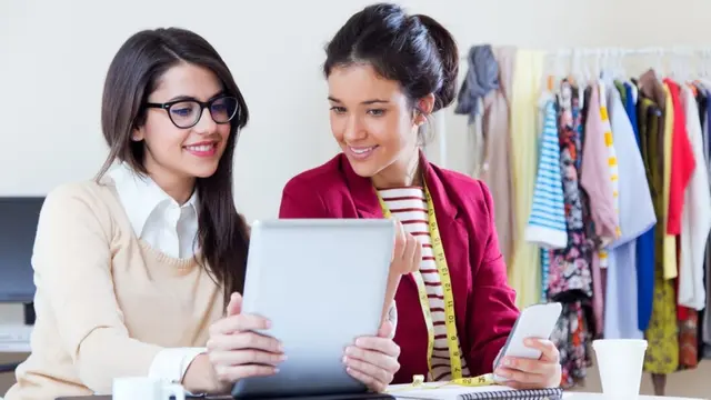 4 Cara Menghadapi Persaingan Bisnis Fashion Agar Merek Lebih Menonjol (Foto dok : Freepik/nensuria)