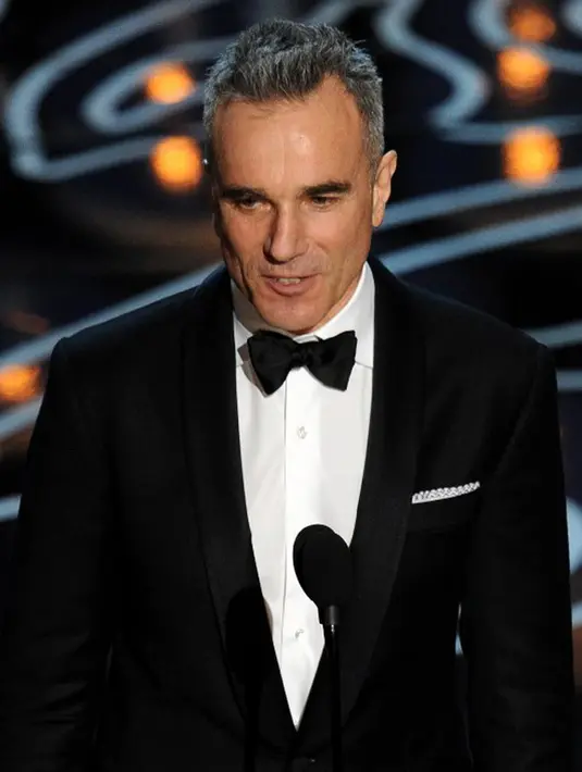 Tahun 1985 merupakan kemunculan pertama di filmnya yang berjudul My Beautiful Laundrette. Oscar pertama yang diraihnya setelah tampil dalam film My Left Foot, di situ ia berperan sebagai seorang pria lumpuh. (AFP/Bintang.com)