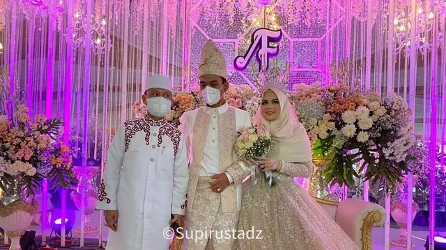 Resepsi pernikahan Ustaz Abdul Somad dan Fatimah Az Zahra (https://www.instagram.com/p/CPFlZp8nKJ4/)