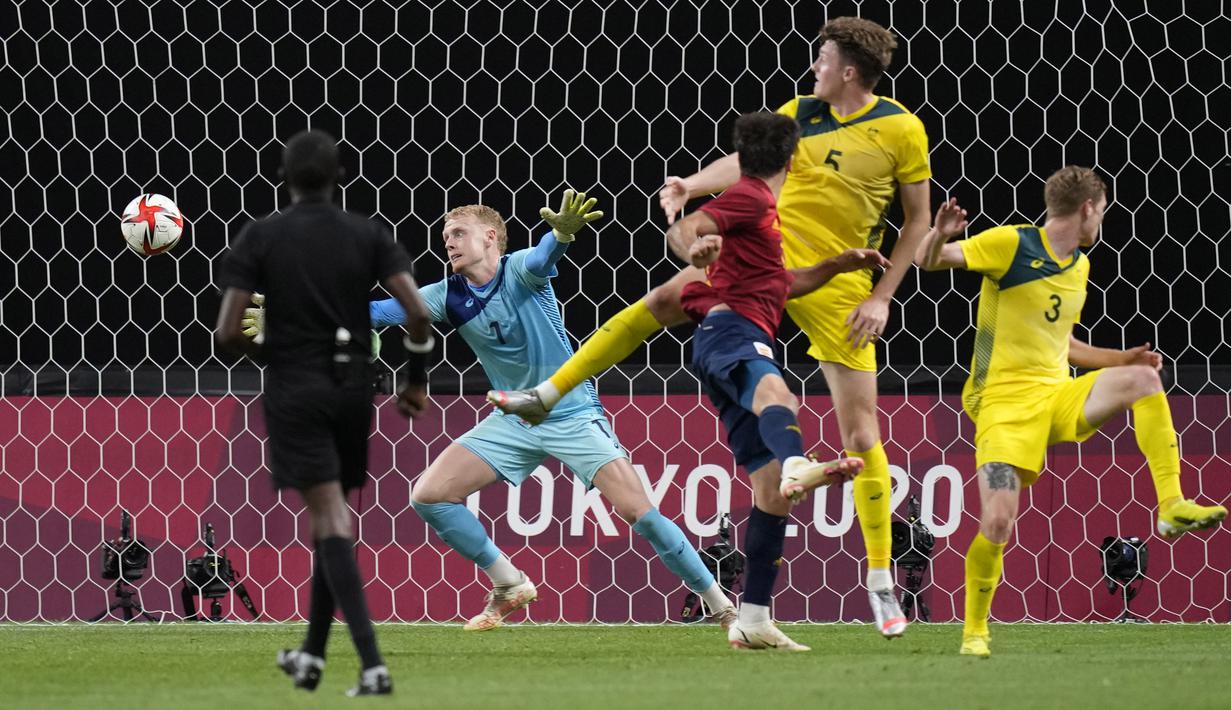 Gol semata wayang sekaligus kemenangan Spanyol baru tercipta di menit ke-81 ketika Oyarzabal menuntaskan umpan silang Asensio. (Foto: AP/Silvia Izquierdo)