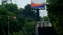 Banjir merendam terowongan di Jalan DI Panjaitan, Jakarta, Selasa (25/2/2020). Hujan yang mengguyur Jakarta sejak dini hari tadi membuat kawasan tersebut terendam banjir sekitar satu meter. (merdeka.com/Imam Buhori)
