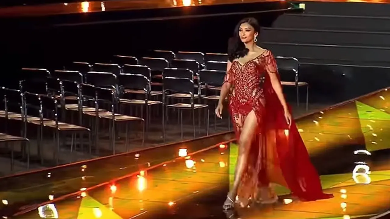 Tampilan Adinda Cresheilla Bergaun Krakatau di Ajang Miss Supranational 2022