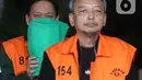I Wayan Eka Mariarta beserta Wakil Ketua PN Depok, Bambang Setyawan, dan seorang juru sita tertangkap dalam Operasi Tangkap Tangan (OTT) KPK pada Kamis, 5 Februari 2026. Tampak dalam foto, tersangka kasus dugaan korupsi sengketa lahan, I Wayan Eka Mariarta (depan), usai menjalani pemeriksaan lanjutan di Gedung Merah Putih Komisi Pemberantasan Korupsi (KPK), Jakarta, Selasa (5/5/2026). (Liputan6.com/Helmi Fithriansyah)