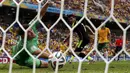 David Villa (tengah) membuka keunggulan Spanyol atas Australia di laga penutup penyisihan Piala Dunia 2014 Grup B di Stadion Baixada, Curitiba, Brasil, (23/6/2014). (REUTERS/Stefano Rellandini) 