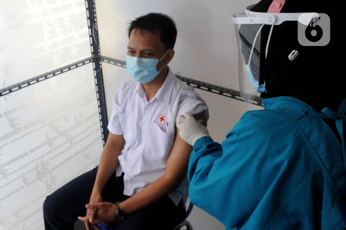 FOTO: Puskesmas di Jakarta Mulai Lakukan Vaksinasi Virus Corona COVID-19
