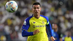 Kehadiran pemain-pemain berkelas asal Eropa maupun Amerika Selatan dalam beberapa musim terakhir makin menyemarakkan persaingan klub-klub yang berlaga di Saudi Pro League. Puncaknya sejak tengah musim 2022/2023, Saudi Pro League kedatangan megabintang Portugal, Cristiano Ronaldo yang membela Al-Nassr FC usai cabut dari Manchester United. CR-7 pun langsung unjuk kualitas dengan menyumbang gol demi gol yang membuatnya masuk dalam daftar 6 besar top skor sementara hingga pekan ke-24. (AFP/Fayez Nureldine)