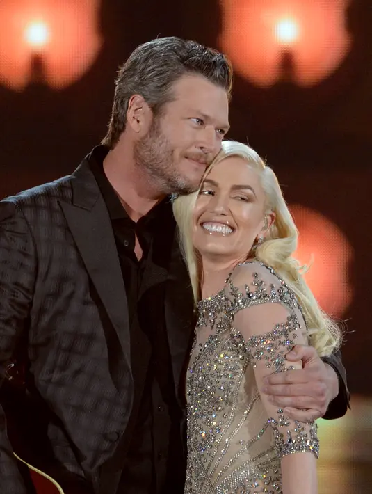 Gwen ragu karena usianya lebih tua tujuh tahun dengan Blake yang sekarang berumur 39 tahun. Seperti diketahui, Gwen telah miliki tiga orang anak dari pernikahannya sebelumnya. (AFP/Bintang.com)