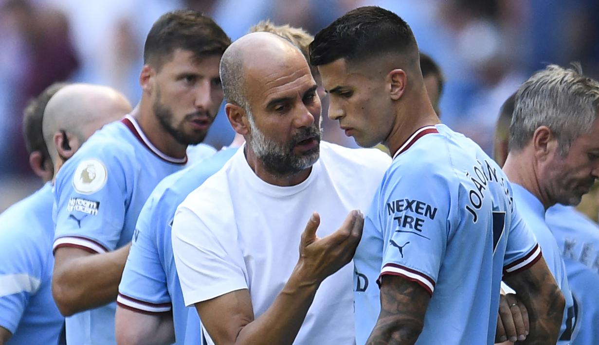 Tentu tak ada yang meragukan kapasitas seorang pep Guardiola sebagai salah satu pelatih ulung di Eropa dalam mengangkat prestasi tiga klub besar yang pernah ditangani. Lewat kepemimpinannya, Bayern Munchen, Barcelona dan Manchester Ciy dibawanya merengkuh banyak trofi baik di level domestik maupun Eropa. Namun dalam kesuksesannya tersebut, ada beberapa pemain yang menjadi korban akibat berkonflik dengannya hingga memutuskan pergi dari klub yang dibelanya. Seperti 5 pemain berikut ini. (AFP/Oli Scarff)