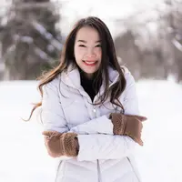 ilustrasi perempuan tersenyum/photo created by lifeforstock - www.freepik.com