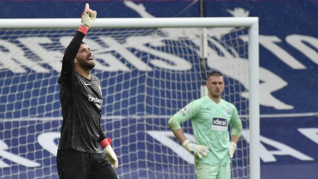 FOTO: Alisson Becker Tampil Heroik, Cetak Gol dan Bawa Liverpool Tumbangkan WBA