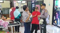 Detik-Detik Atap Pasar Sarang Ambrol Menimpa Sejumlah Pedagang