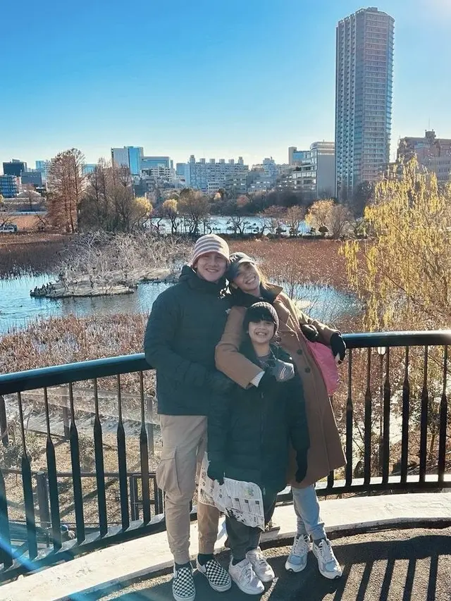 Outfit Liburan Vino G Bastian dan Marsha Timothy di Jepang, credit: @marshatimothy