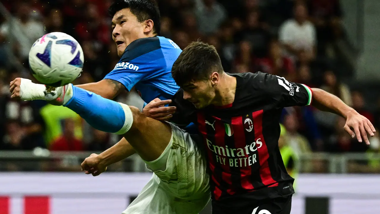 Permalukan AC Milan di San Siro, Napoli Kokoh di Puncak Klasemen Liga Italia