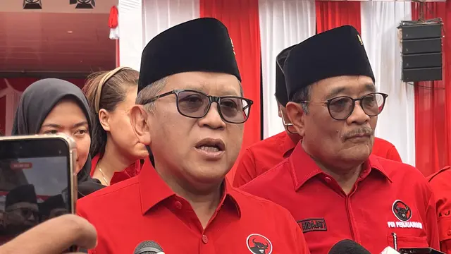 Sekjen PDIP Hasto Kristiyanto usai memimpin Upacara Pengibaran Bendera Merah Putih dalam rangka Hari Lahir Pancasila, Senin (1/6/2026).