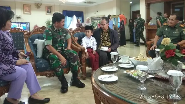 Karim bersama Panglima TNI Hadi Tjahjanto. (foto: istimewa)