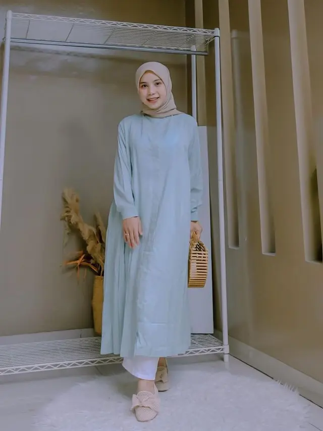 Tunik Potongan A-line atau Lurus