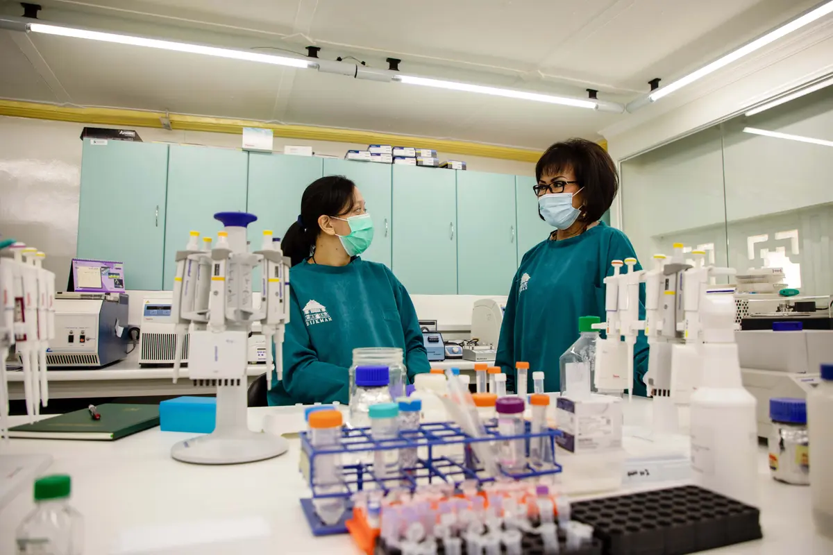 Frilasita Aisyah Yudhaputri MbiomedSc, Prof. Herawati Sudoyo, PhD, Lembaga Biologi Molekuler (LBM) Eijkman.