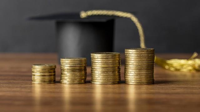 Tips Atur Keuangan Hadapi Lonjakan Biaya Pendidikan Anak